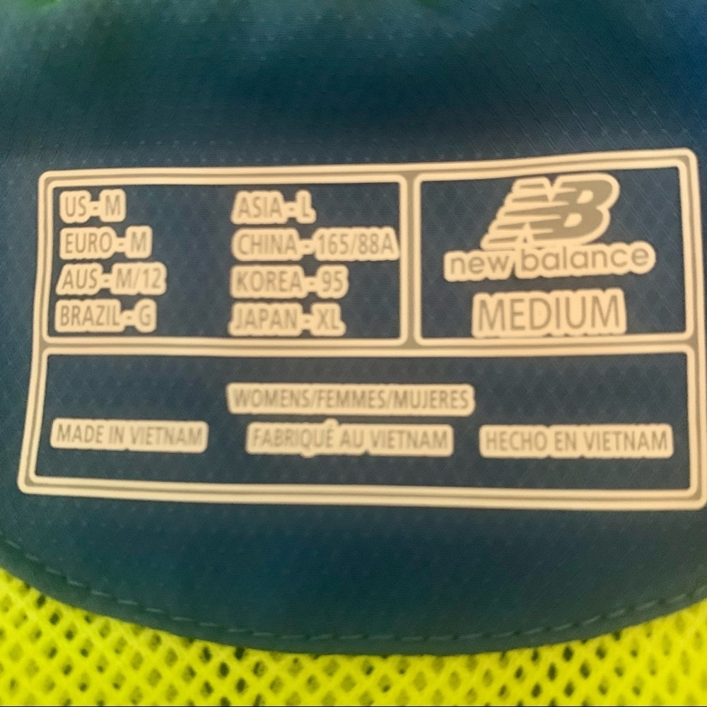 NEW BALANCE Running Jacket Lightweight Full Zip Hooded Active Windbreaker Size M - Picture 3 of 15